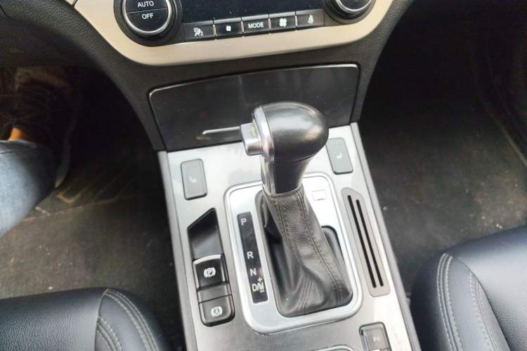 Used Haval H6 Coupe 2015 Blue Label 2.0T Automatic Two-Wheel Drive Elite Model Gear Lever