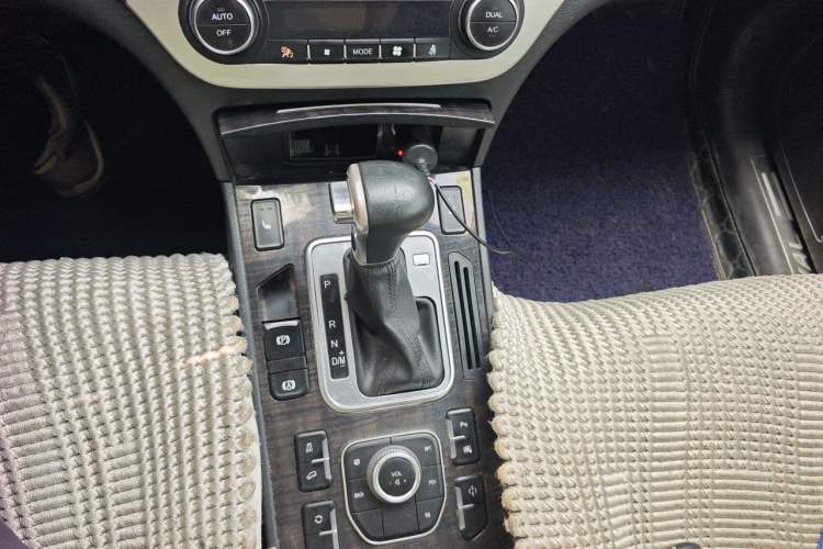 Used Haval H6 Coupe 2015 Blue Label 2.0T Automatic Two-Wheel Drive Elite Model Gear Lever