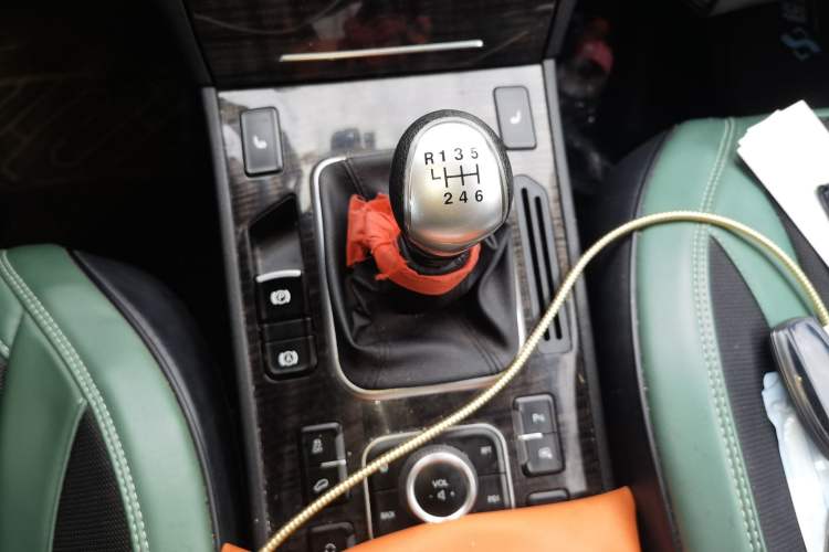 Used Haval H6 Coupe 2015 Blue Label 2.0T Manual Two-Wheel-Drive Elite Model Gear Lever