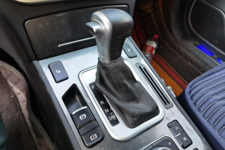 Used Haval H6 Coupe 2015 Blue Label 2.0T Automatic Two-Wheel Drive Elite Model Gear Lever