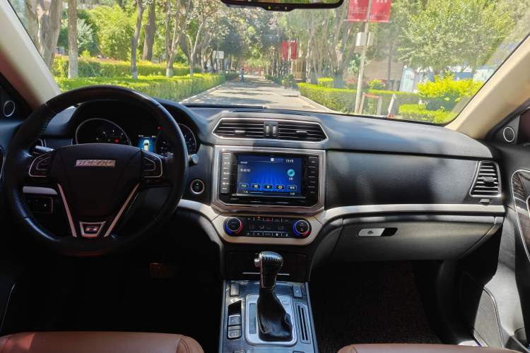 Used Haval H6 Coupe 2015 Blue Label 2.0T Automatic Two-Wheel Drive Elite Model Interior 1