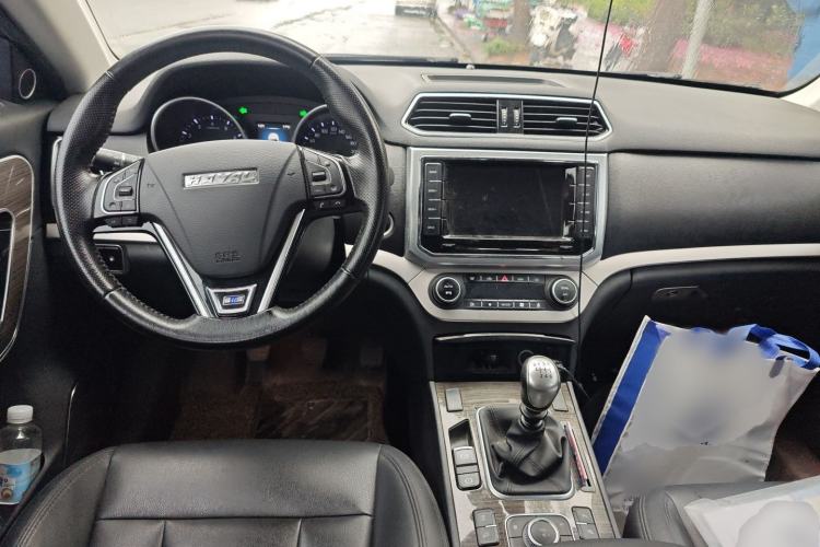 Used Haval H6 Coupe 2015 Blue-Label Facelift 2.0T Manual Two-Wheel Drive Urban Version Interior 2