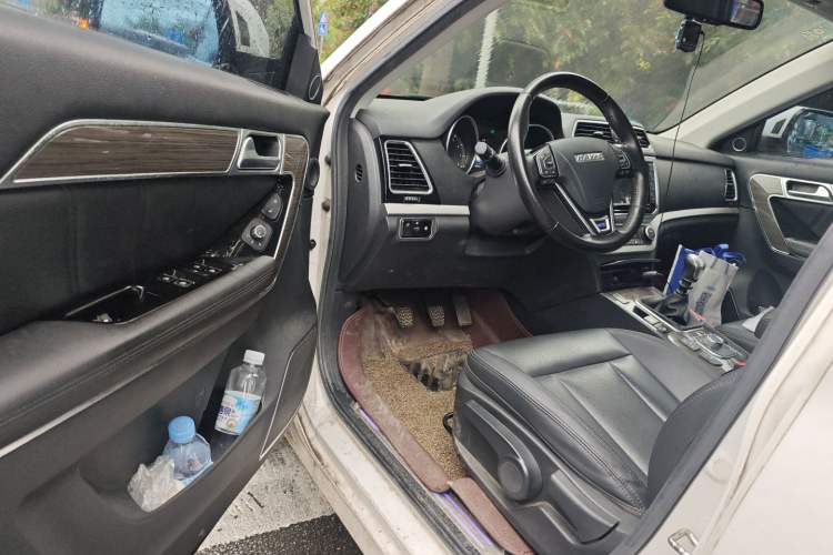 Used Haval H6 Coupe 2015 Blue-Label Facelift 2.0T Manual Two-Wheel Drive Urban Version Interior 3