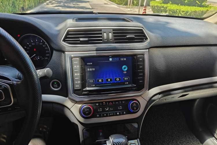 Used Haval H6 Coupe 2015 Blue Label 2.0T Automatic Two-Wheel Drive Elite Model Interior 3