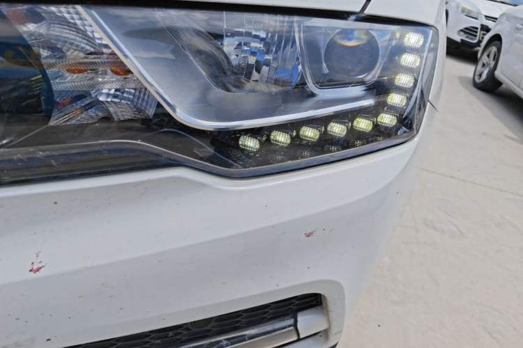 Used Haval H6 Coupe 2015 Blue Label 2.0T Automatic Two-Wheel Drive Elite Model Left Front Headlight