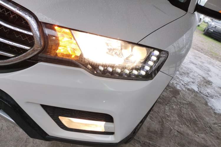 Used Haval H6 Coupe 2015 Blue Label 2.0T Automatic Two-Wheel Drive Elite Model Left Front Headlight