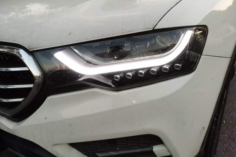 Used Haval H6 Coupe 2015 Blue Label 2.0T Manual Two-Wheel-Drive Elite Model Left Front Headlight