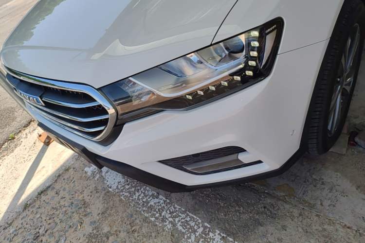 Used Haval H6 Coupe 2015 Blue Label 2.0T Automatic Two-Wheel Drive Prestige Model Left Front Headlight
