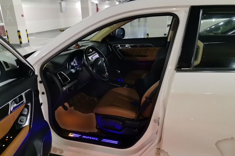 Used Haval H6 Coupe 2015 Blue-Label Facelift 2.0T Manual Two-Wheel Drive Urban Version Left Front Seat