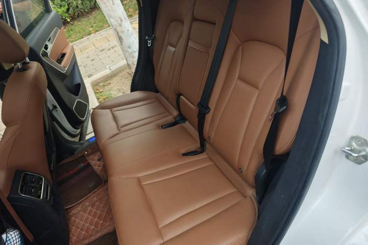 Used Haval H6 Coupe 2015 Blue Label 2.0T Automatic Two-Wheel Drive Elite Model Left Rear Seat