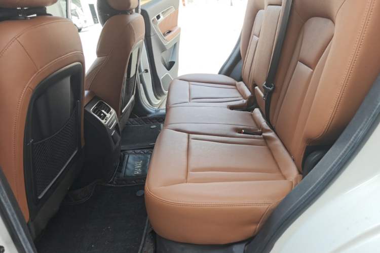 Used Haval H6 Coupe 2015 Blue Label 2.0T Automatic Two-Wheel Drive Elite Model Left Rear Seat