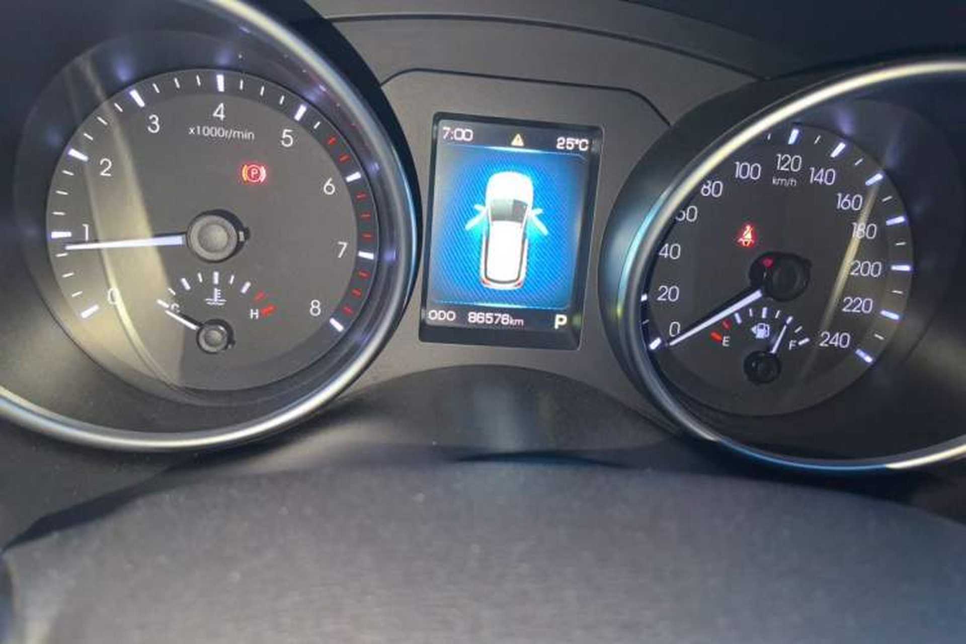 Used Haval H6 Coupe 2015 Blue Label 2.0T Automatic Two-Wheel Drive Prestige Model Odometer Close Up
