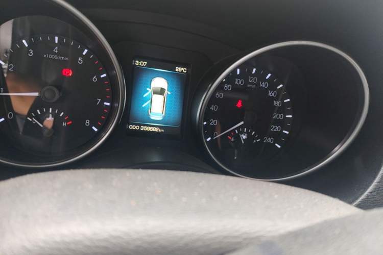 Used Haval H6 Coupe 2015 Blue Label 2.0T Manual Two-Wheel-Drive Elite Model Odometer Close Up