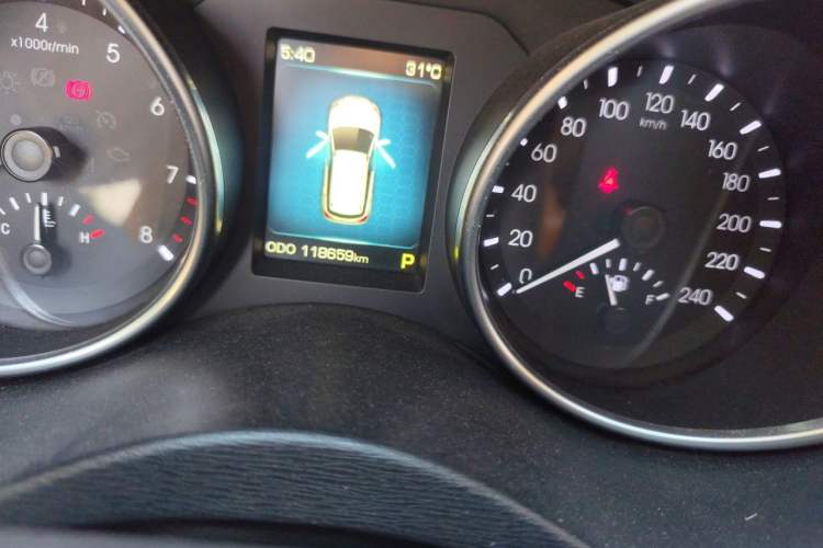 Used Haval H6 Coupe 2015 Blue Label 2.0T Automatic Two-Wheel Drive Prestige Model Odometer Close Up