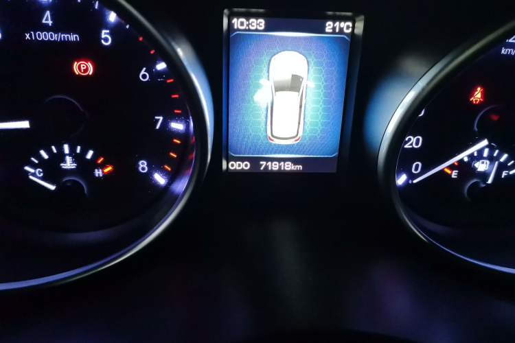 Used Haval H6 Coupe 2015 Blue-Label Facelift 2.0T Manual Two-Wheel Drive Urban Version Odometer Close Up
