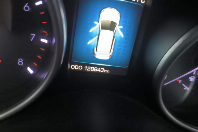 Used Haval H6 Coupe 2015 Blue Label 2.0T Automatic Two-Wheel Drive Prestige Model Odometer Close Up