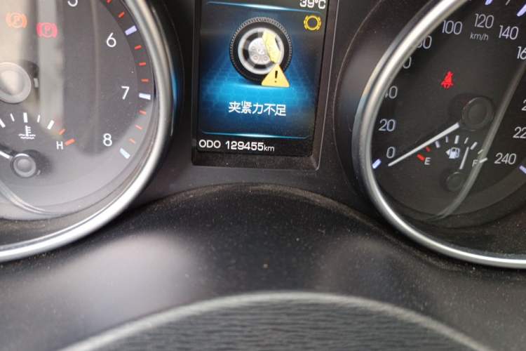 Used Haval H6 Coupe 2015 Blue Label 2.0T Manual Two-Wheel-Drive Elite Model Odometer Close Up