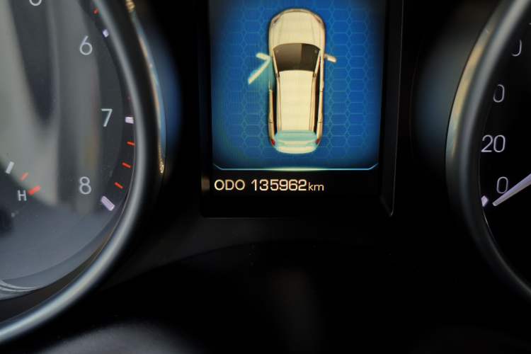 Used Haval H6 Coupe 2015 Blue Label 2.0T Automatic Two-Wheel Drive Elite Model Odometer Close Up