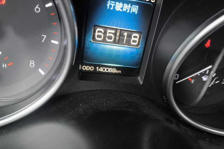 Used Haval H6 Coupe 2015 Blue Label 2.0T Manual Two-Wheel-Drive Elite Model Odometer Close Up