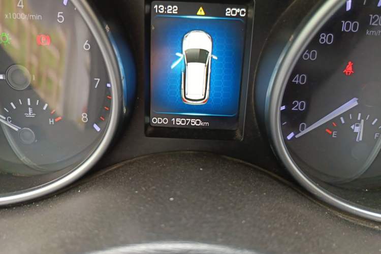 Used Haval H6 Coupe 2015 Blue Label 2.0T Manual Two-Wheel-Drive Elite Model Odometer Close Up