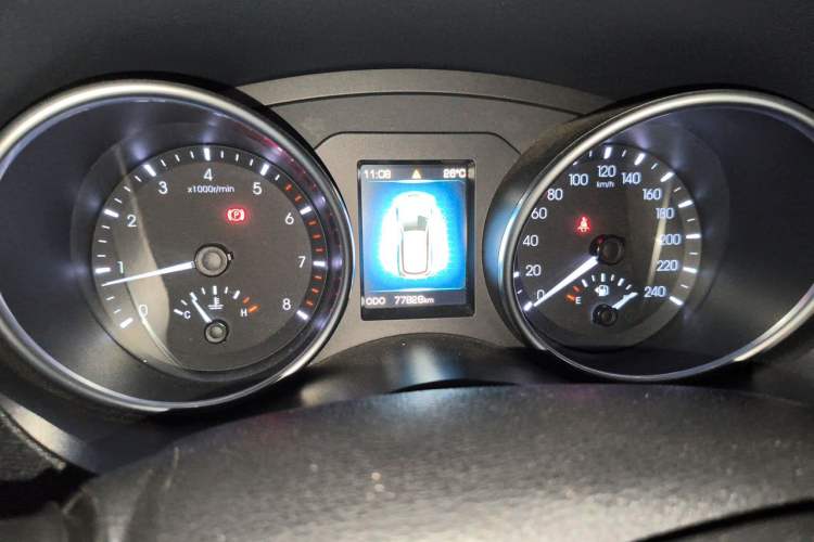 Used Haval H6 Coupe 2015 Blue-Label 2.0T Manual Two-Wheel Drive Prestige Model Odometer Close Up
