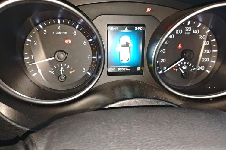 Used Haval H6 Coupe 2015 Blue Label 2.0T Automatic Two-Wheel Drive Elite Model Odometer Close Up