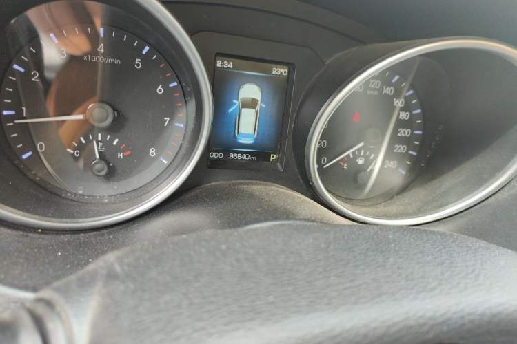 Used Haval H6 Coupe 2015 Blue Label 2.0T Automatic Two-Wheel Drive Prestige Model Odometer Close Up