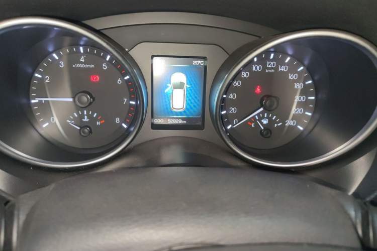 Used Haval H6 Coupe 2015 Blue Label 2.0T Manual Two-Wheel Drive Urban Model Odometer Close Up