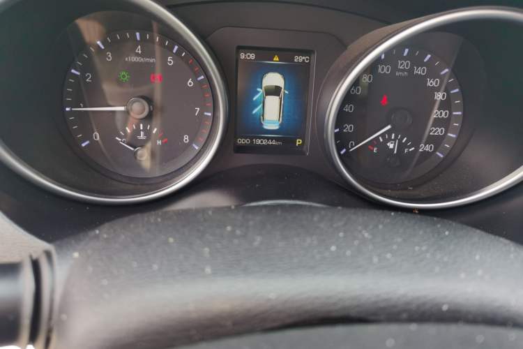 Used Haval H6 Coupe 2015 Blue Label 2.0T Automatic Two-Wheel Drive Prestige Model Odometer Close Up