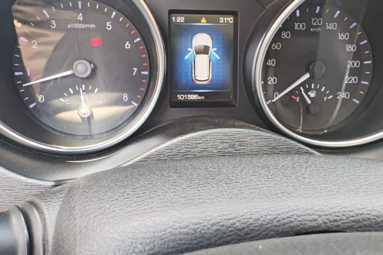 Used Haval H6 Coupe 2015 Blue-Label Facelift 2.0T Manual Two-Wheel Drive Urban Version Odometer Close Up