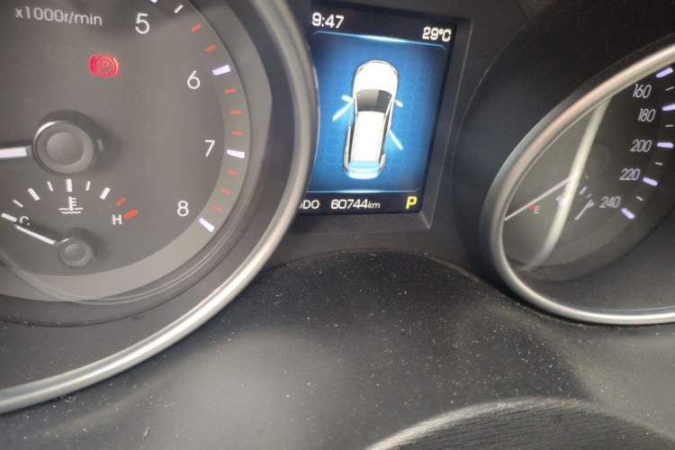 Used Haval H6 Coupe 2015 Blue Label 2.0T Automatic Two-Wheel Drive Prestige Model Odometer Close Up