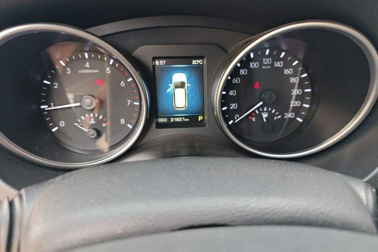 Used Haval H6 Coupe 2015 Blue Label 2.0T Automatic Two-Wheel Drive Prestige Model Odometer Close Up