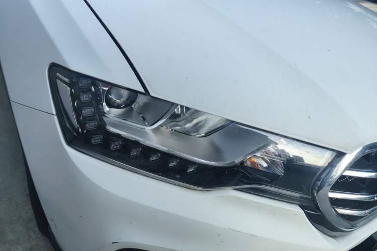 Used Haval H6 Coupe 2015 Blue Label 2.0T Automatic Two-Wheel Drive Prestige Model Right Front Headlight