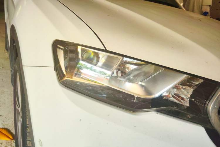 Used Haval H6 Coupe 2015 Blue Label 2.0T Automatic Two-Wheel Drive Elite Model Right Front Headlight