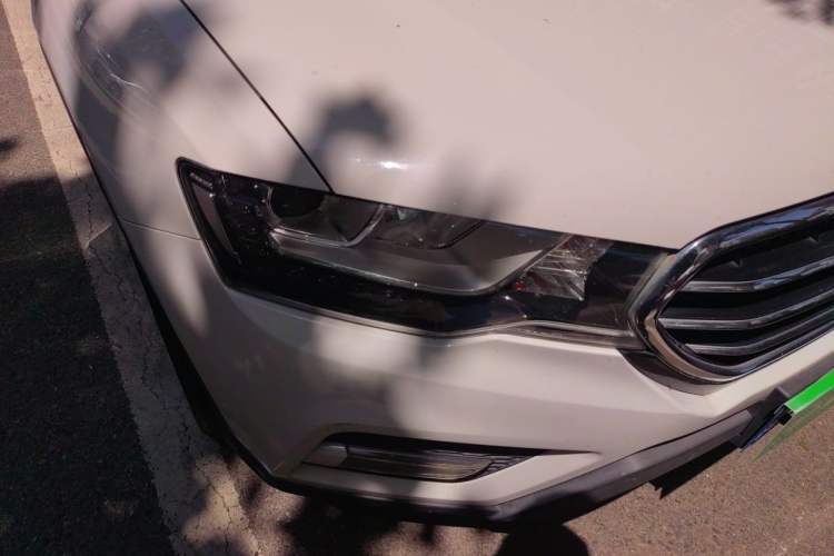 Used Haval H6 Coupe 2015 Blue Label 2.0T Automatic Two-Wheel Drive Elite Model Right Front Headlight
