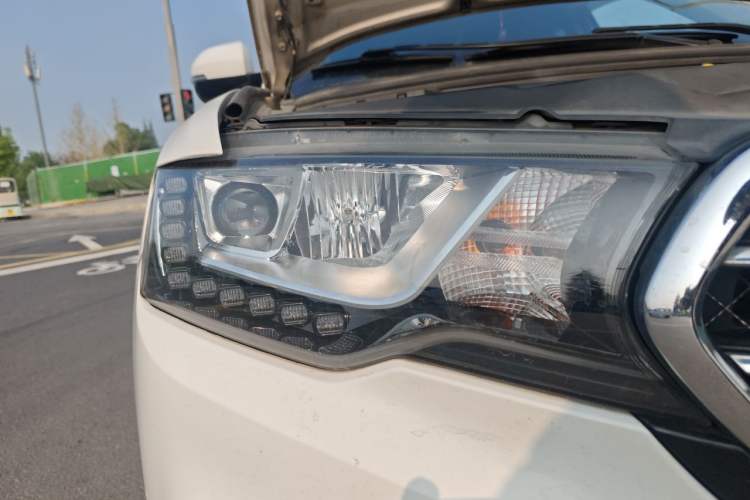 Used Haval H6 Coupe 2015 Blue Label 2.0T Automatic Two-Wheel Drive Elite Model Right Front Headlight