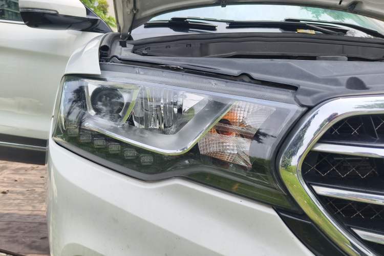 Used Haval H6 Coupe 2015 Blue Label 2.0T Manual Two-Wheel-Drive Elite Model Right Front Headlight