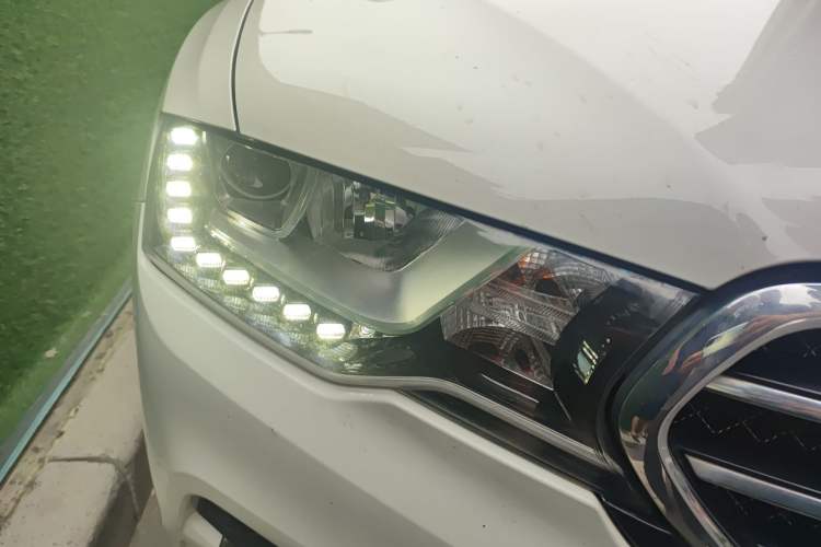 Used Haval H6 Coupe 2015 Blue Label 2.0T Automatic Two-Wheel Drive Prestige Model Right Front Headlight