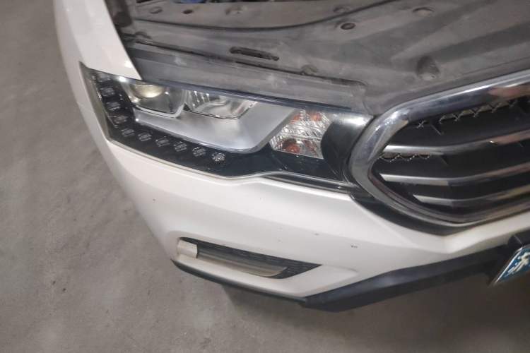 Used Haval H6 Coupe 2015 Blue Label 2.0T Automatic Two-Wheel Drive Prestige Model Right Front Headlight