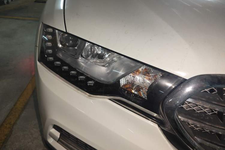 Used Haval H6 Coupe 2015 Blue Label 2.0T Automatic Two-Wheel Drive Prestige Model Right Front Headlight