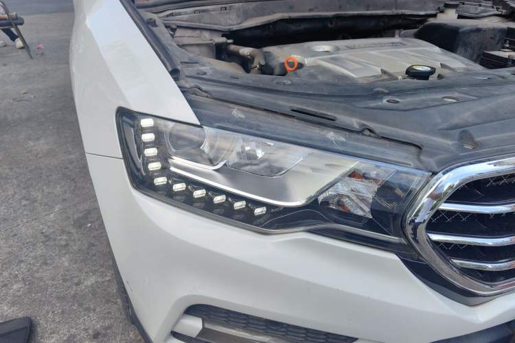 Used Haval H6 Coupe 2015 Blue-Label 2.0T Manual Two-Wheel Drive Prestige Model Right Front Headlight