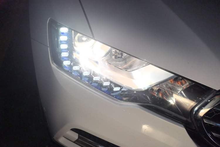 Used Haval H6 Coupe 2015 Blue Label 2.0T Automatic Two-Wheel Drive Elite Model Right Front Headlight
