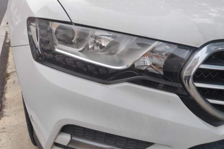 Used Haval H6 Coupe 2015 Blue Label 2.0T Manual Two-Wheel-Drive Elite Model Right Front Headlight