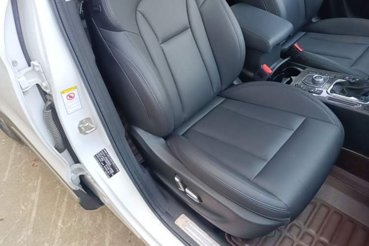 Used Haval H6 Coupe 2015 Blue Label 2.0T Automatic Two-Wheel Drive Prestige Model Right Front Seat
