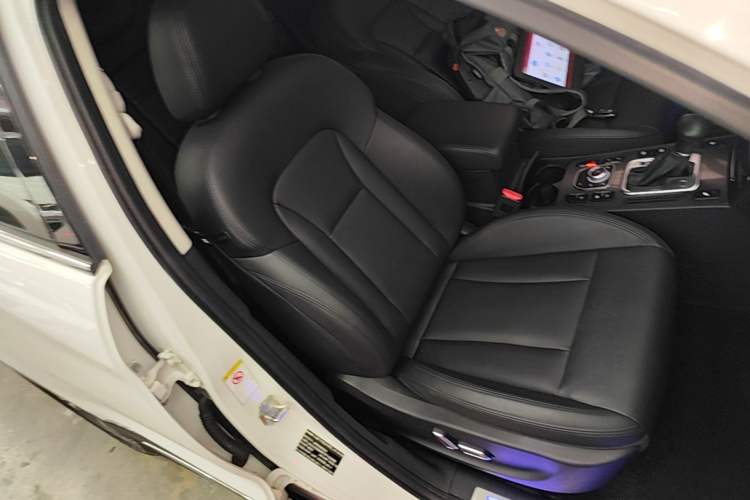 Used Haval H6 Coupe 2015 Blue Label 2.0T Automatic Two-Wheel Drive Elite Model Right Front Seat
