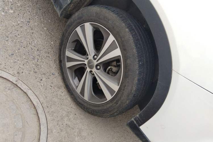 Used Haval H6 Coupe 2015 Blue Label 2.0T Automatic Two-Wheel Drive Prestige Model Right Front Wheel Hub