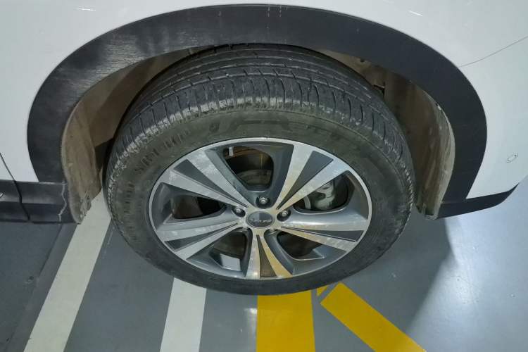 Used Haval H6 Coupe 2015 Blue-Label Facelift 2.0T Manual Two-Wheel Drive Urban Version Right Front Wheel Hub