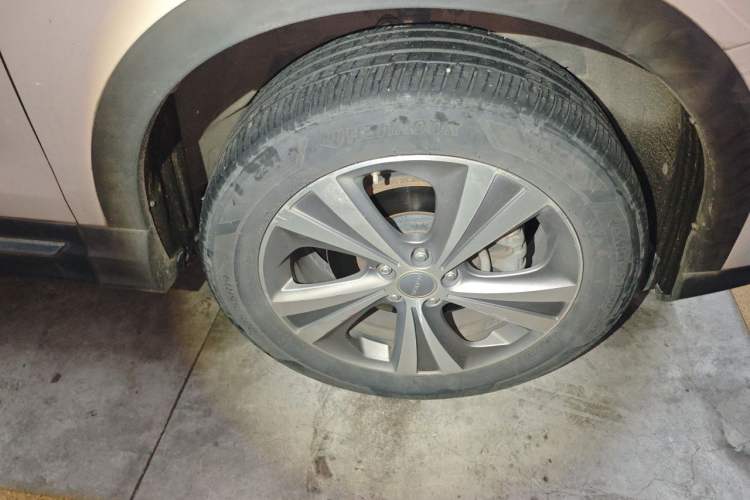 Used Haval H6 Coupe 2015 Blue Label 2.0T Automatic Two-Wheel Drive Prestige Model Right Front Wheel Hub