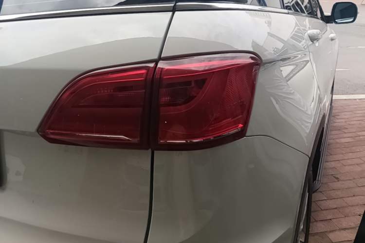 Used Haval H6 Coupe 2015 Blue Label 2.0T Automatic Two-Wheel Drive Prestige Model Right Rear Taillight