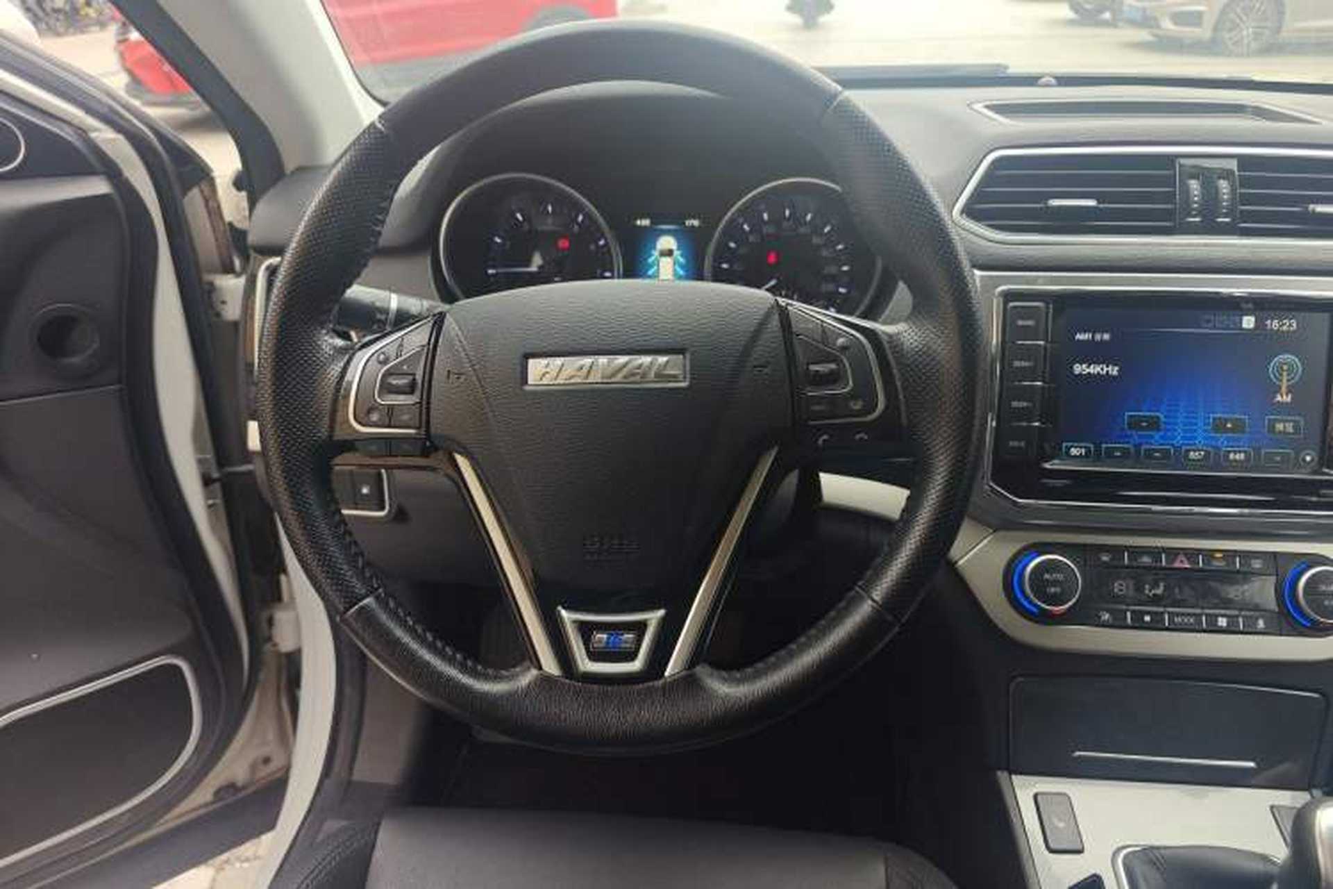 Used Haval H6 Coupe 2015 Blue-Label 2.0T Manual Two-Wheel Drive Prestige Model Steering Wheel